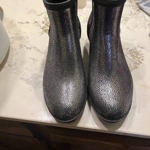 Sorel size 8 silver ankle boot